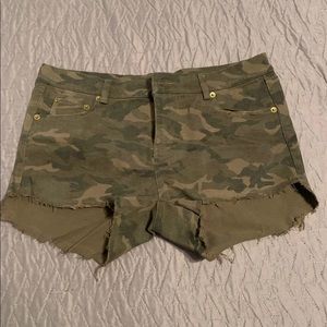 Brand new Vici Camo Shorts